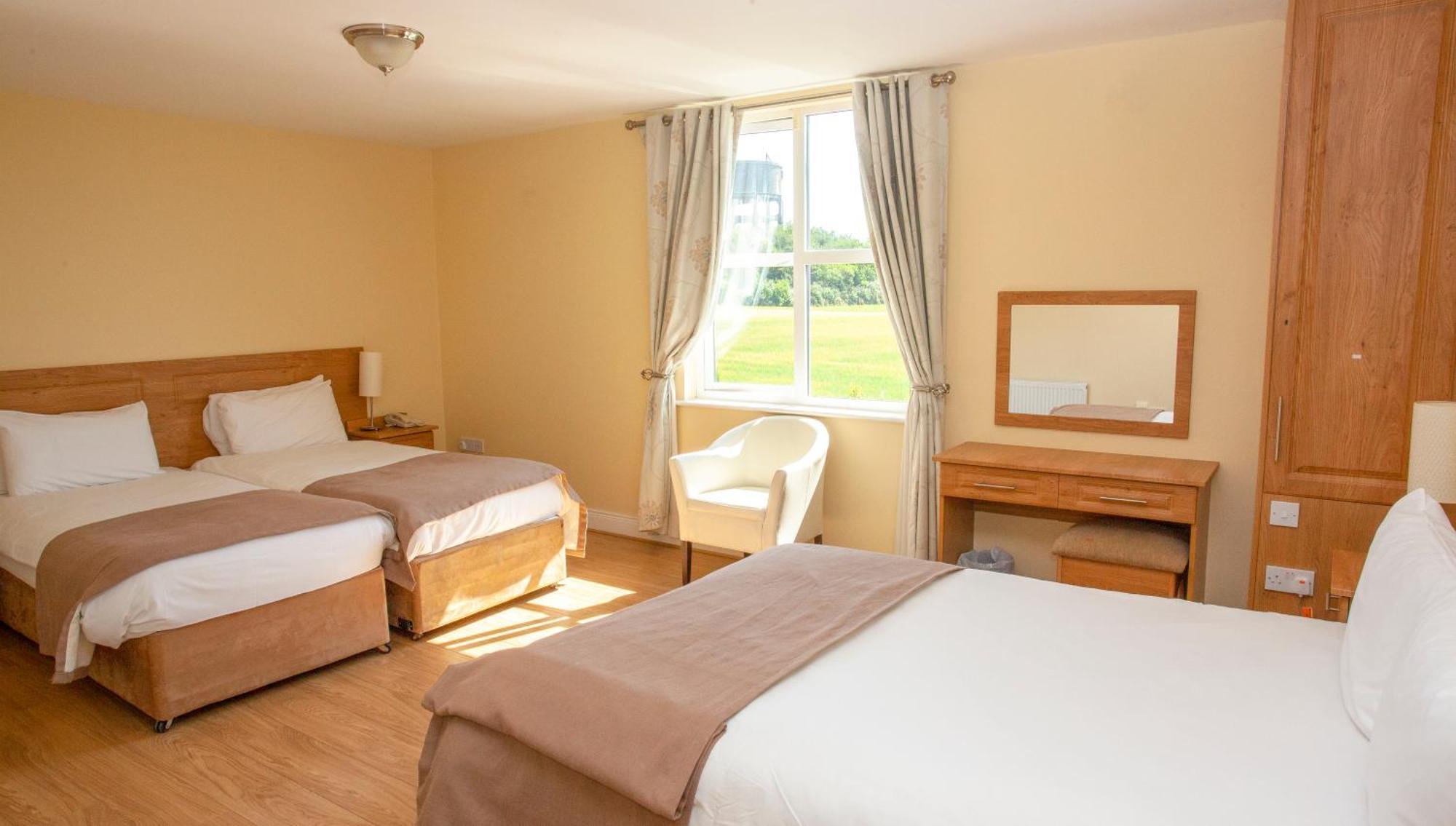 Knightsbrook Hotel Courtyard Accommodation Trim Exterior photo