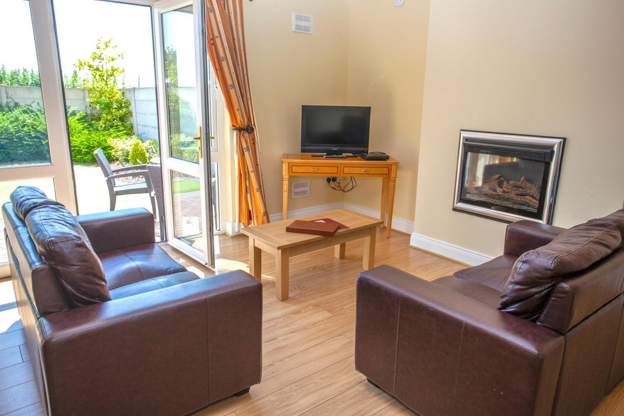 Knightsbrook Hotel Courtyard Accommodation Trim Exterior photo