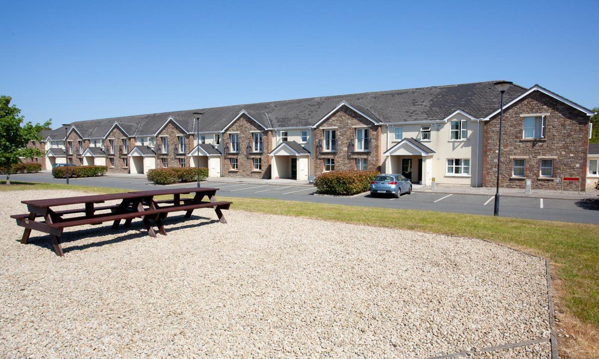 Knightsbrook Hotel Courtyard Accommodation Trim Exterior photo