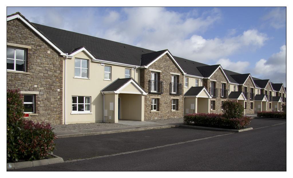 Knightsbrook Hotel Courtyard Accommodation Trim Exterior photo
